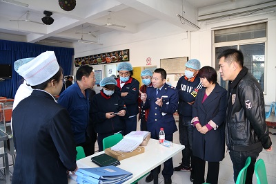唐山市豐潤區市場監督局城東分局攜8家企事業單位食堂負責人到青年公寓食堂參觀交流學習 - 副本.JPG